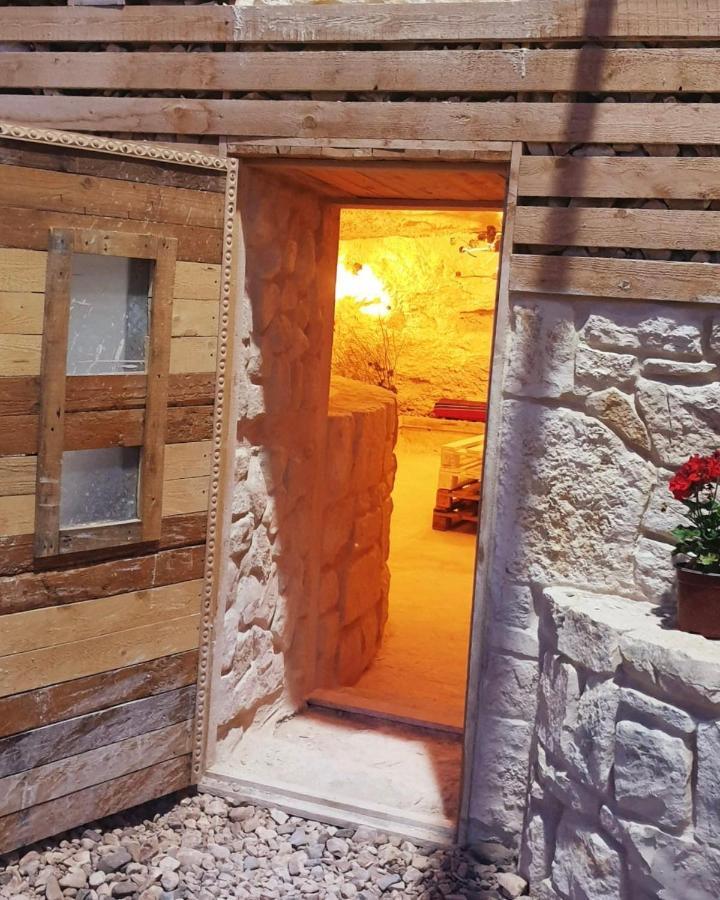 7 Caves Hotel Al Jāyah Extérieur photo