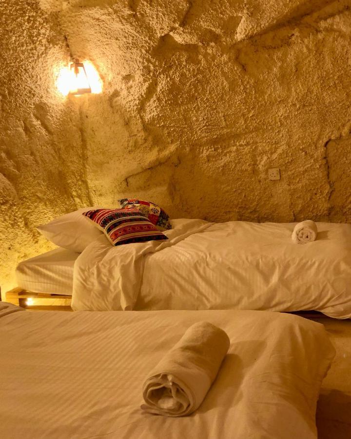 7 Caves Hotel Al Jāyah Extérieur photo