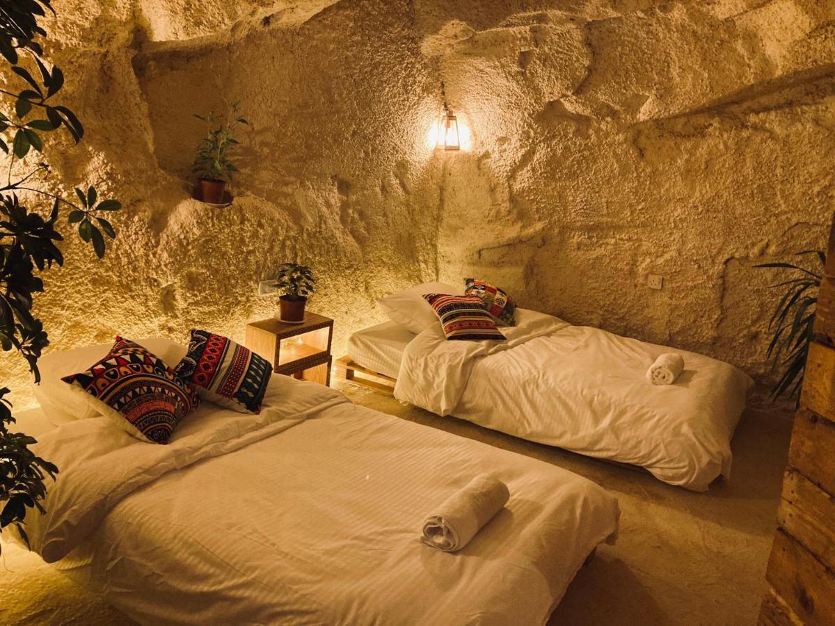 7 Caves Hotel Al Jāyah Extérieur photo