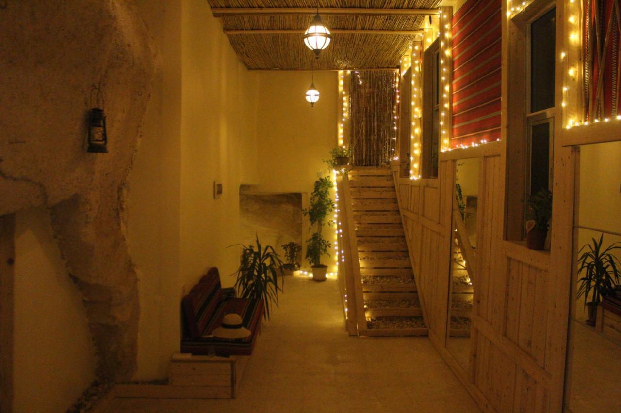 7 Caves Hotel Al Jāyah Extérieur photo