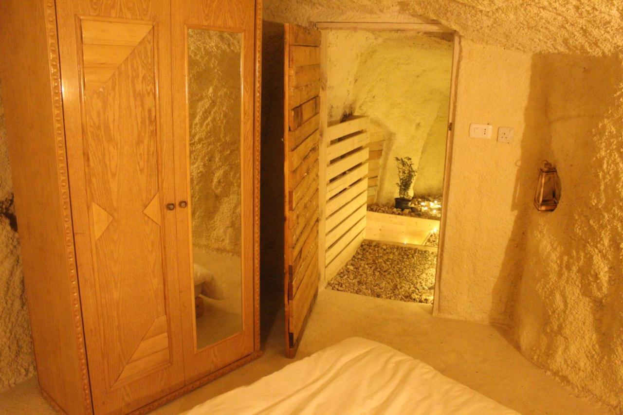 7 Caves Hotel Al Jāyah Extérieur photo