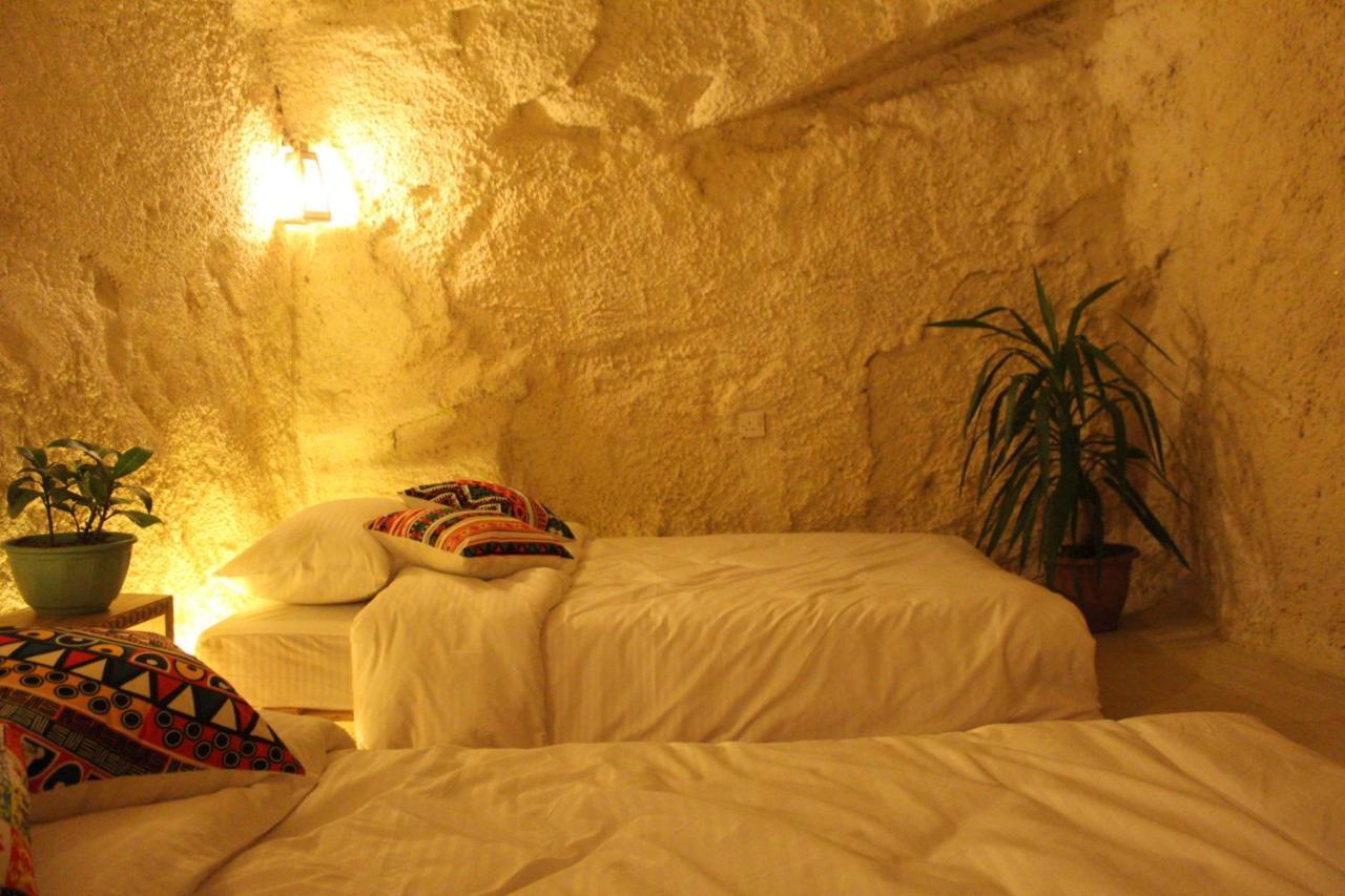7 Caves Hotel Al Jāyah Extérieur photo