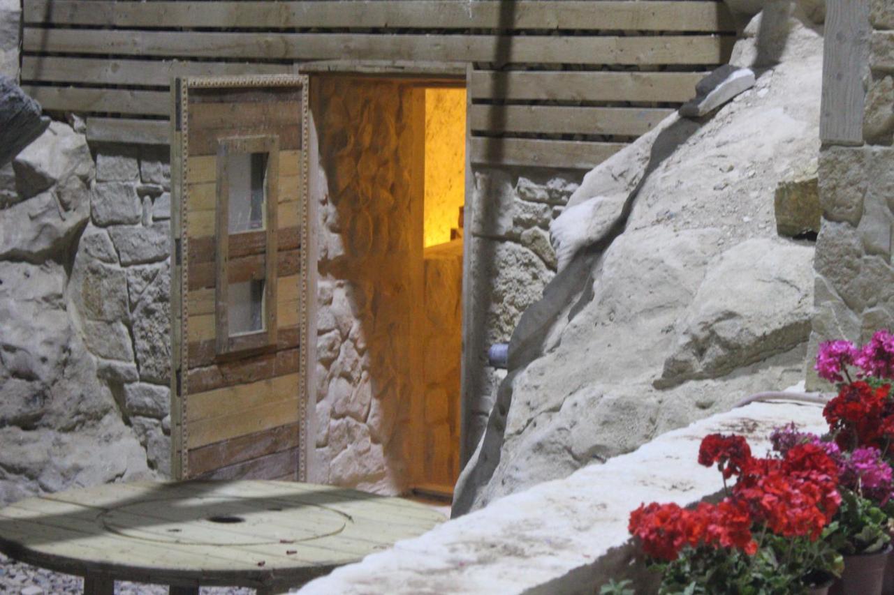 7 Caves Hotel Al Jāyah Extérieur photo
