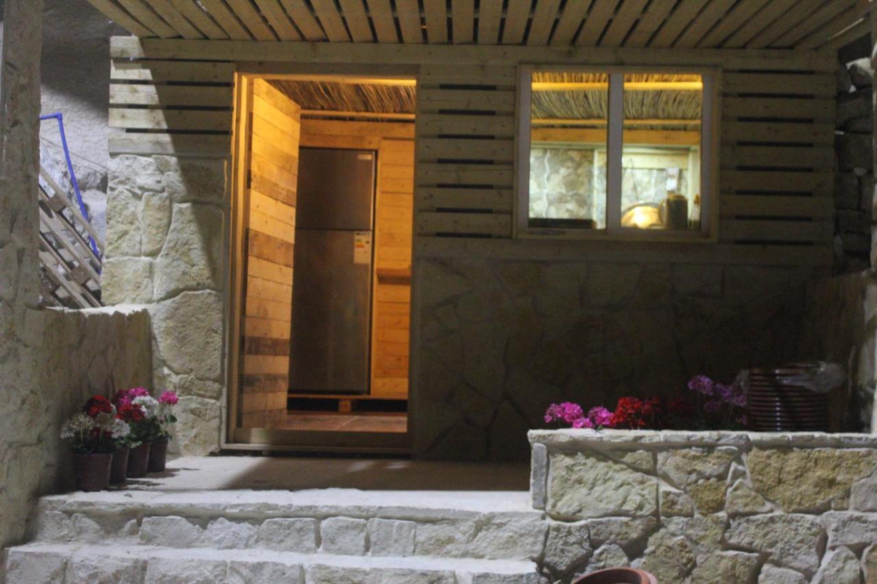 7 Caves Hotel Al Jāyah Extérieur photo