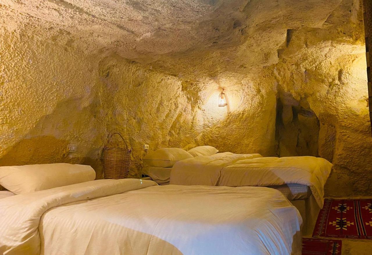 7 Caves Hotel Al Jāyah Extérieur photo