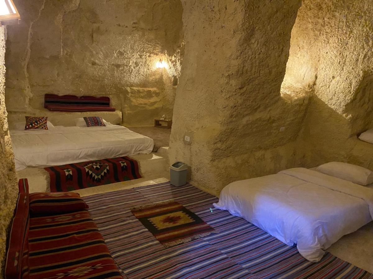 7 Caves Hotel Al Jāyah Extérieur photo