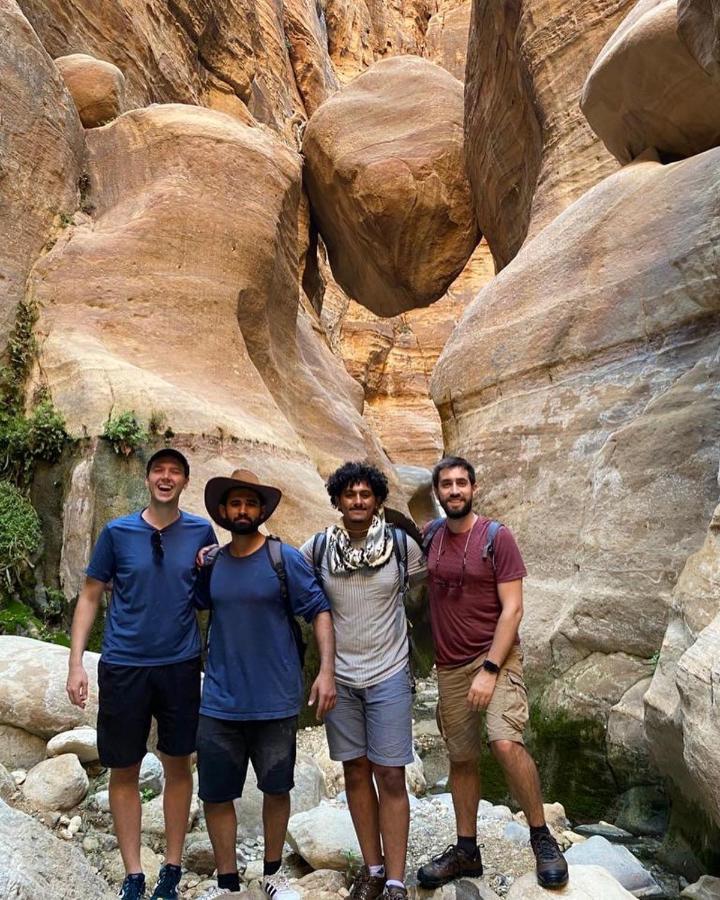 7 Caves Hotel Al Jāyah Extérieur photo