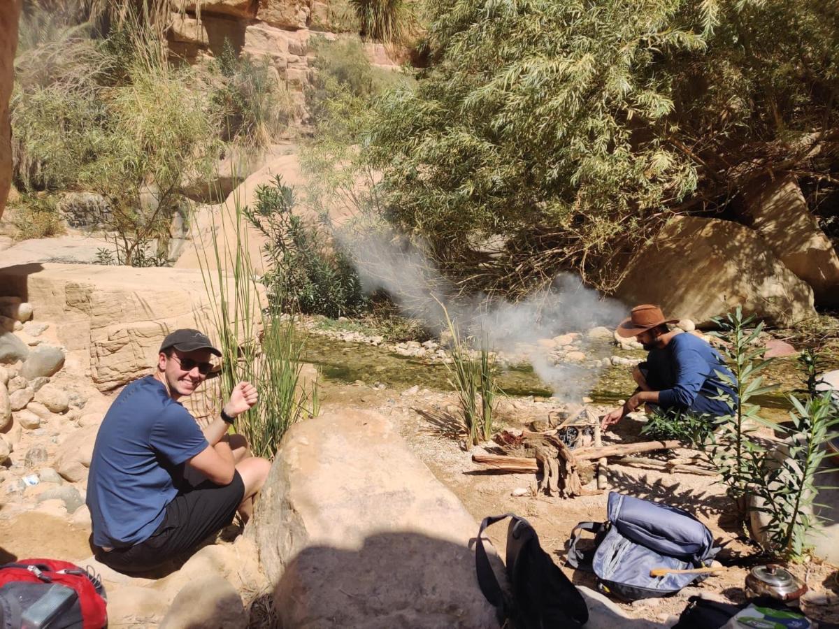 7 Caves Hotel Al Jāyah Extérieur photo