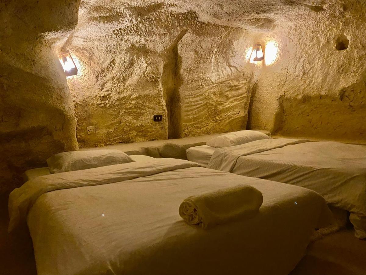 7 Caves Hotel Al Jāyah Extérieur photo
