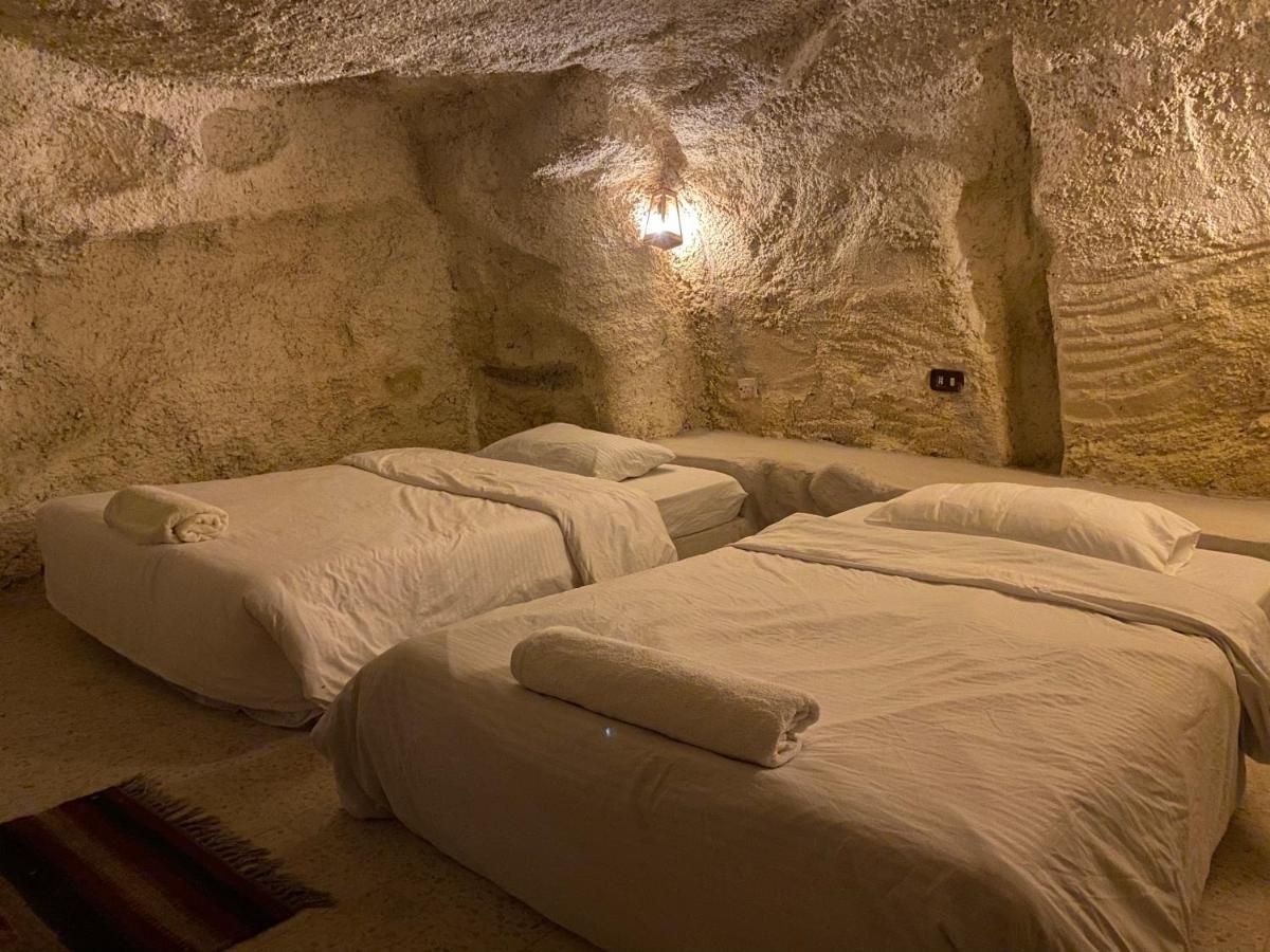 7 Caves Hotel Al Jāyah Extérieur photo