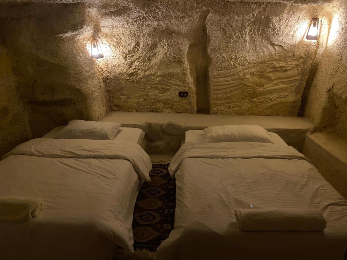 7 Caves Hotel Al Jāyah Extérieur photo