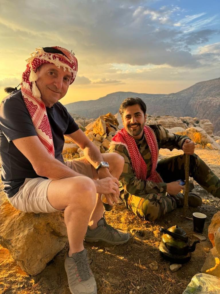 7 Caves Hotel Al Jāyah Extérieur photo